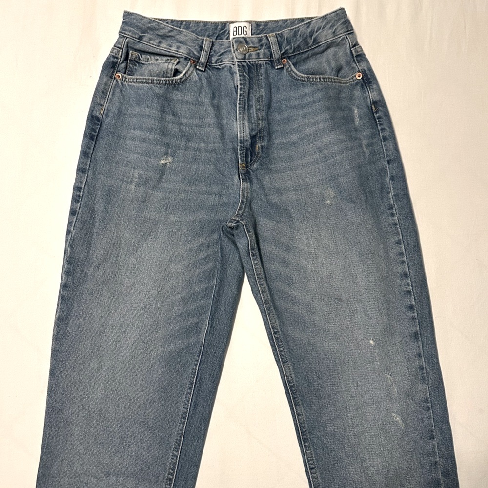 NWOT BDG Mom High Rise Medium Wash Relaxed Fit Jean